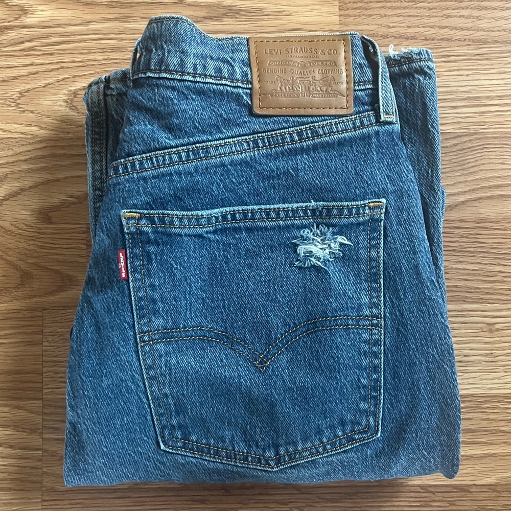 (NEVER WORN) Levi's 70’s High Flare Jeans (31)